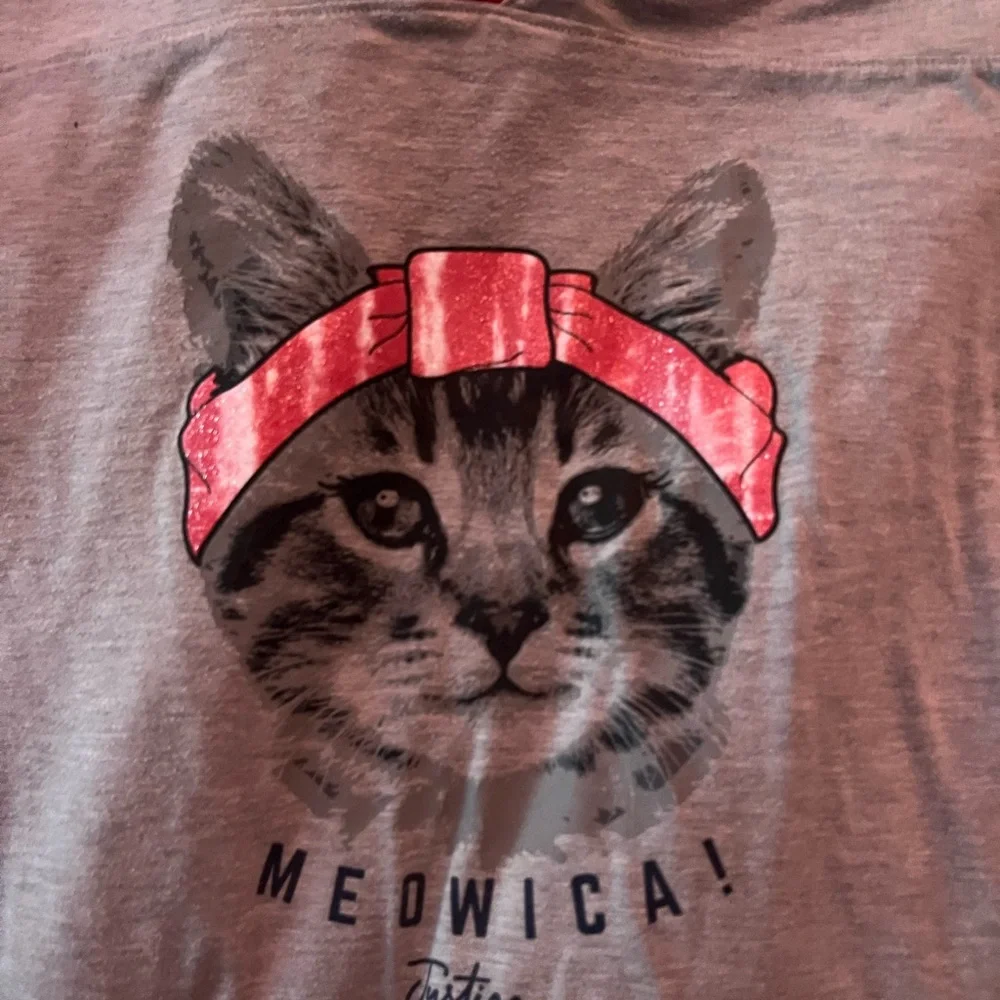 Medwica! Cat Graphic Tee - Gray